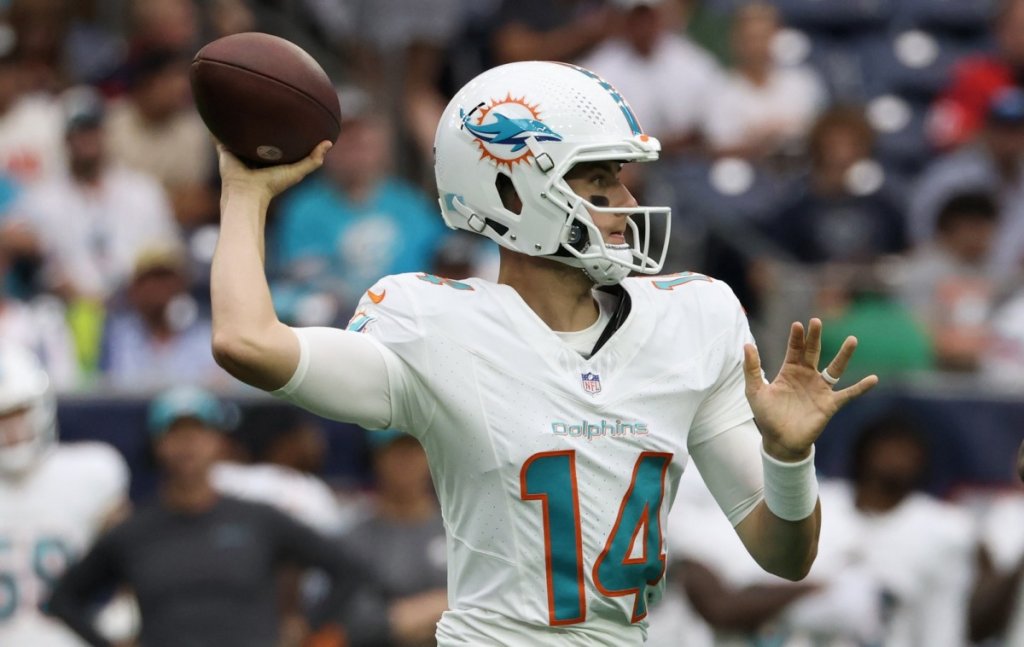 Miami Dolphins 2023 Camp: August 9 Practice Offense Observations - Sports  Illustrated Miami Dolphins News, Analysis and More