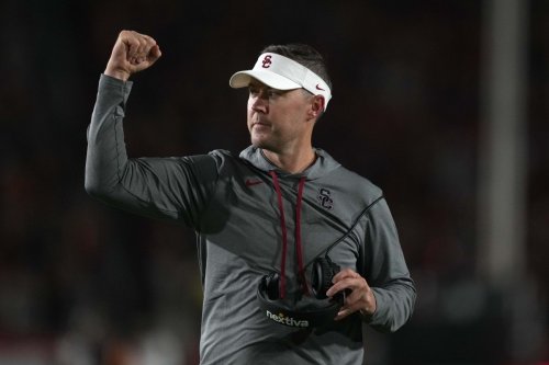 Defense, running game fueling Lincoln Riley's USC Trojans