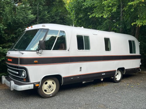 Retro Home-On-Wheels: A 1976 Airstream Argosy Motorhome