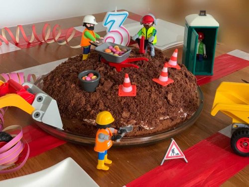 Einfache Baustellen-Torte zum Kindergeburtstag