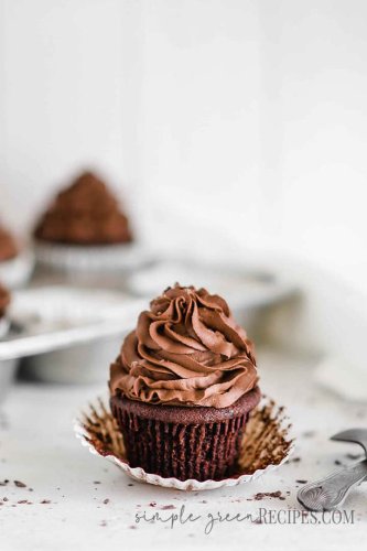 Vegan Chocolate Cupcakes - Simple Green Recipes