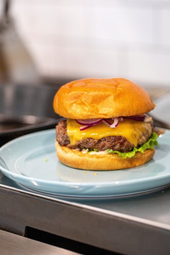 how-to-make-a-burger-on-the-stove-flipboard