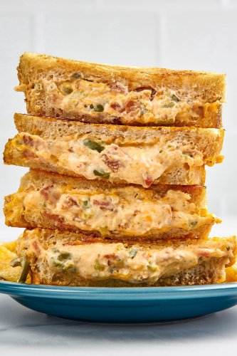 This Easy Jalapeño Popper Grilled Cheese is a Flavor Bomb