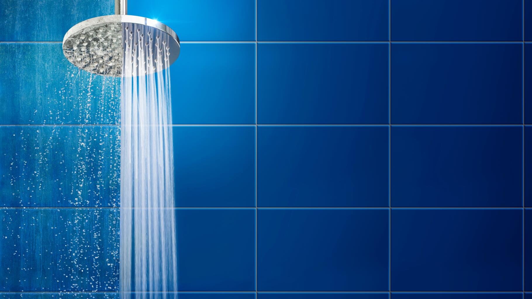 Pendant la canicule, la douche froide est LA fausse bonne idée