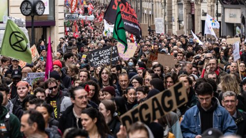 Ces journalistes de France Télévisions dénoncent le « mauvais traitement » de la réforme des retraites dans leurs JT
