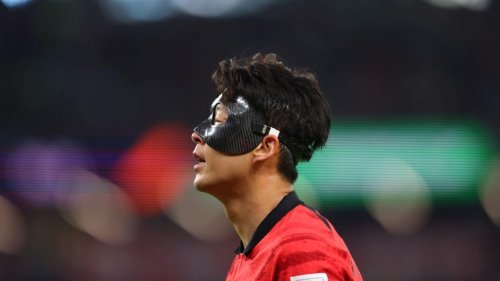 Pourquoi ces footballeurs portent-ils un drôle de masque au Qatar ?