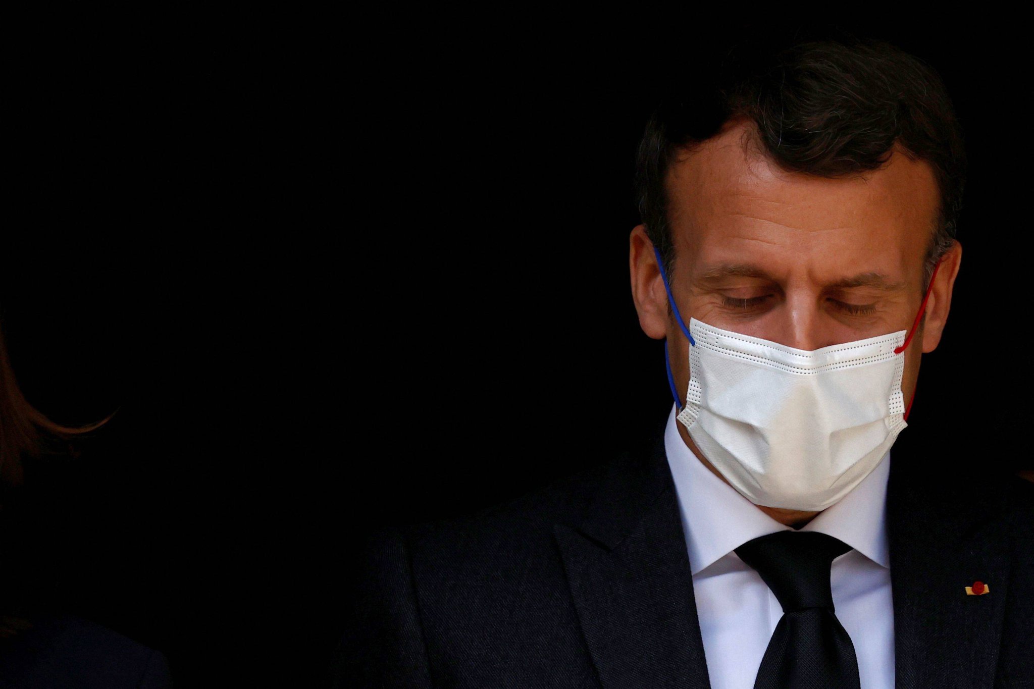Comment les morts du Covid ont disparu des discours d'Emmanuel Macron