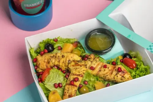 Where Can On-the-Go Planners Find Healthy Airport Food?