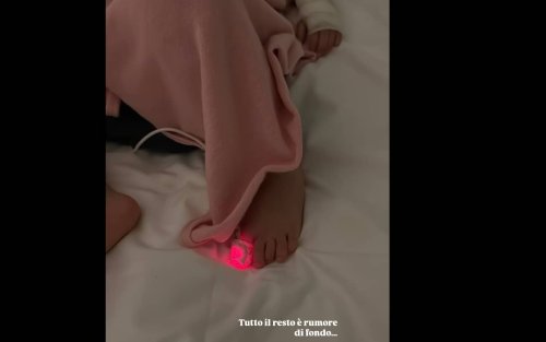 Pellegrini, la foto della figlia ricoverata dopo il post del marito