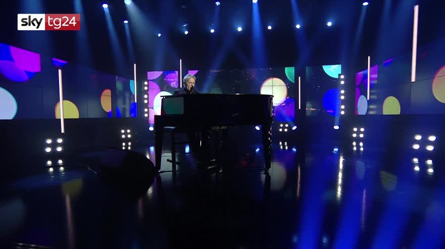 Stories Live: Claudio Baglioni canta "Strada facendo". VIDEO