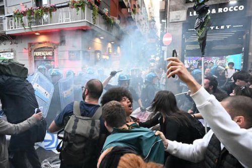 Napoli, proteste contro la Nato: scontri tra manifestanti e polizia