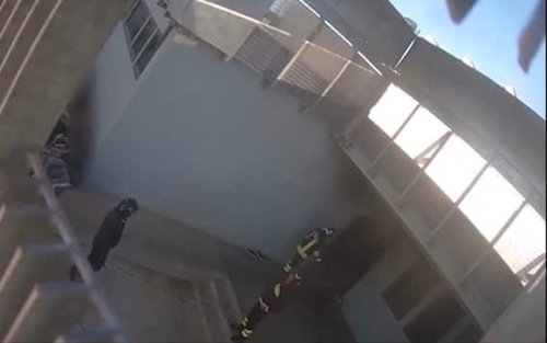 Incendio al Cpr di Milo, fermati tre ospiti della struttura