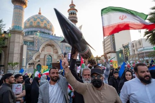 Mo, Iran: pronti a colpire nemici con jet supersonici russi. LIVE