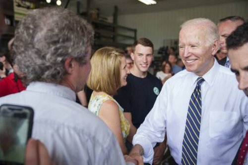 Usa Weekly News, Joe Biden brinda alla vittoria di Warnock (e al 2024)