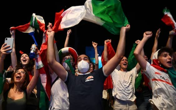 Italia campione d'Europa, festa grande dei tifosi nelle piazze. FOTO