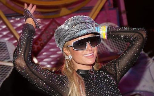 Paris Hilton, video virale del bodyguard che la insegue al Coachella