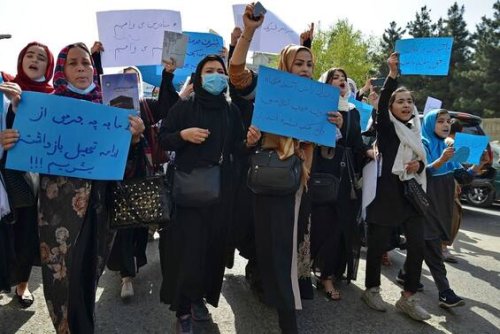Afghanistan, spari in aria per disperdere manifestanti donne