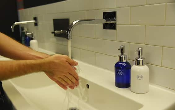Coronavirus, lavaggio delle mani: i consigli della Protezione civile
