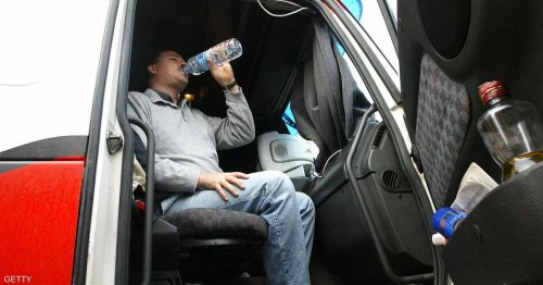 عدم شرب المياه أثناء قيادة السيارة.. أخطر مما تتصور