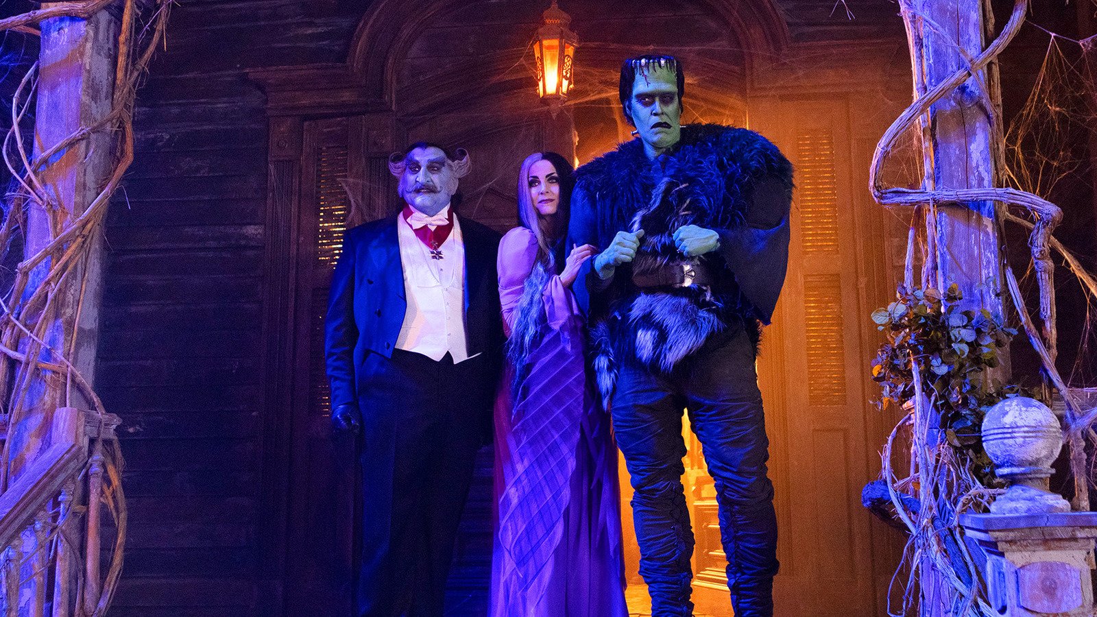 The Munsters Review: A Baffling, Painful Take On The Old TV Comedy - /Film
