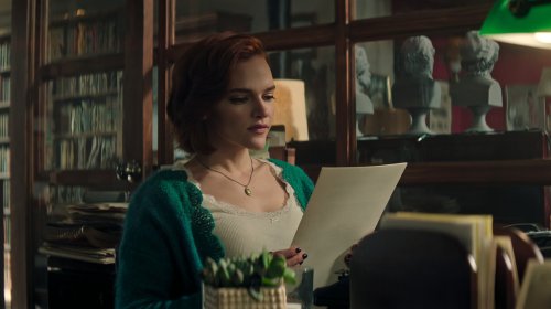 Who Plays Bronte In Netflix's You Season 5