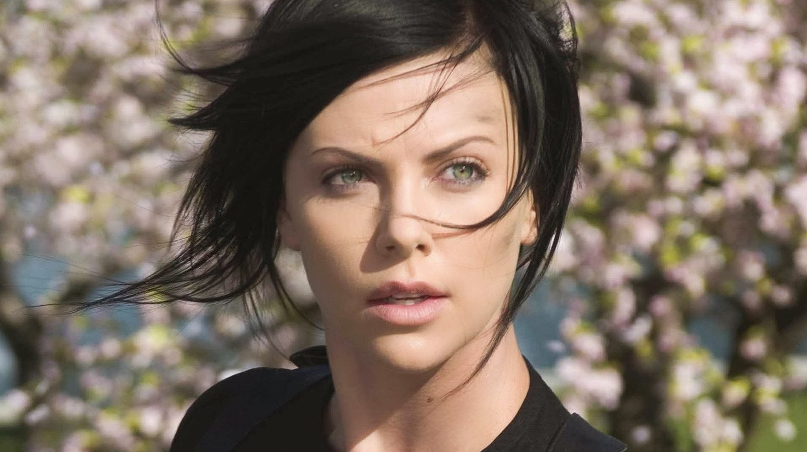 One Stunt On The Set Of Aeon Flux Almost Paralyzed Charlize Theron - /Film
