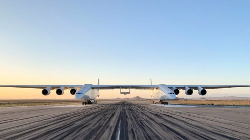 Why Does The Stratolaunch Roc Jet Have 2 Cockpits?