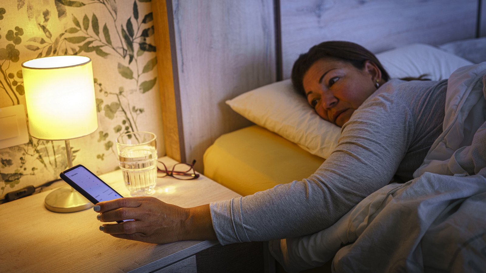How To Enable Night Shift On iPhone (And Why You Need To)