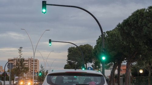 What is the 'green wave' when it comes to traffic lights?