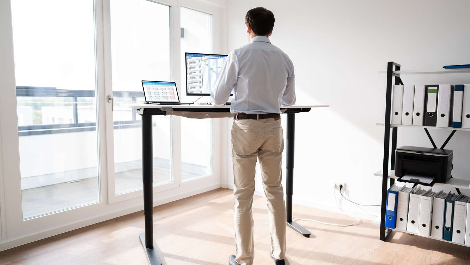 5 Benefits Of Standing Desks For Remote Workers