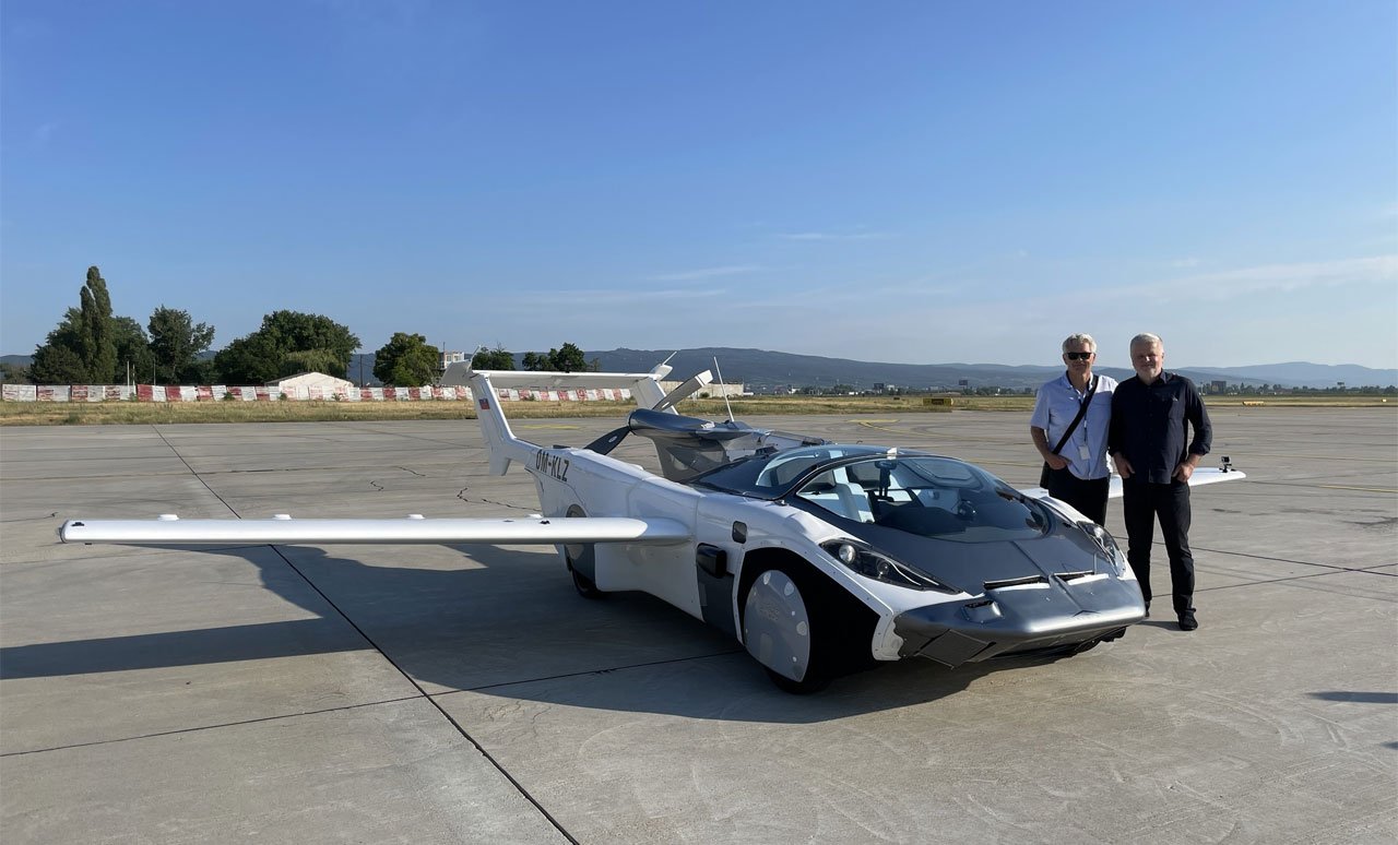 Klein Vision AirCar completes a 35-minute test flight between two cities