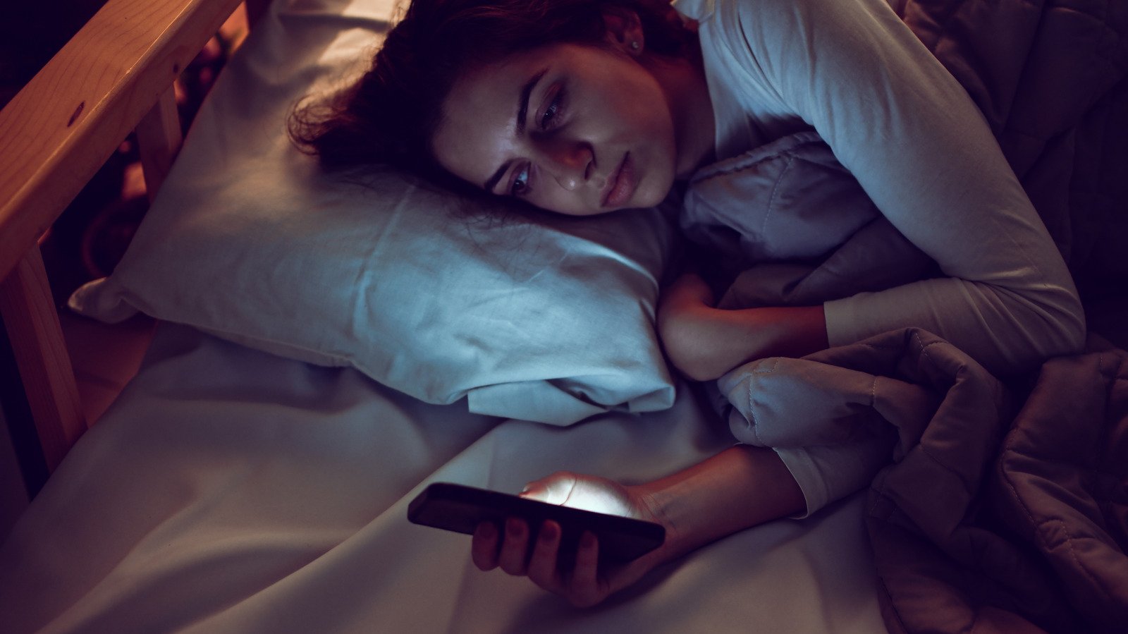 5 Ways To Optimize Your iPhone For Nighttime Use
