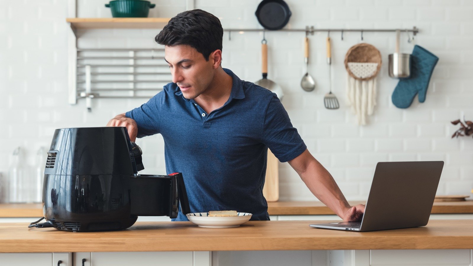 5 Simple Electric Gadgets Everyone Should Have In Their Kitchen