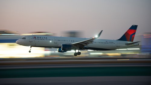 8 Airlines With The Best In-Flight Entertainment Options (And One With The Worst)