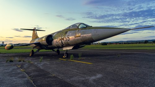 Why Does The F-104 Starfighter Make A Howling Sound?
