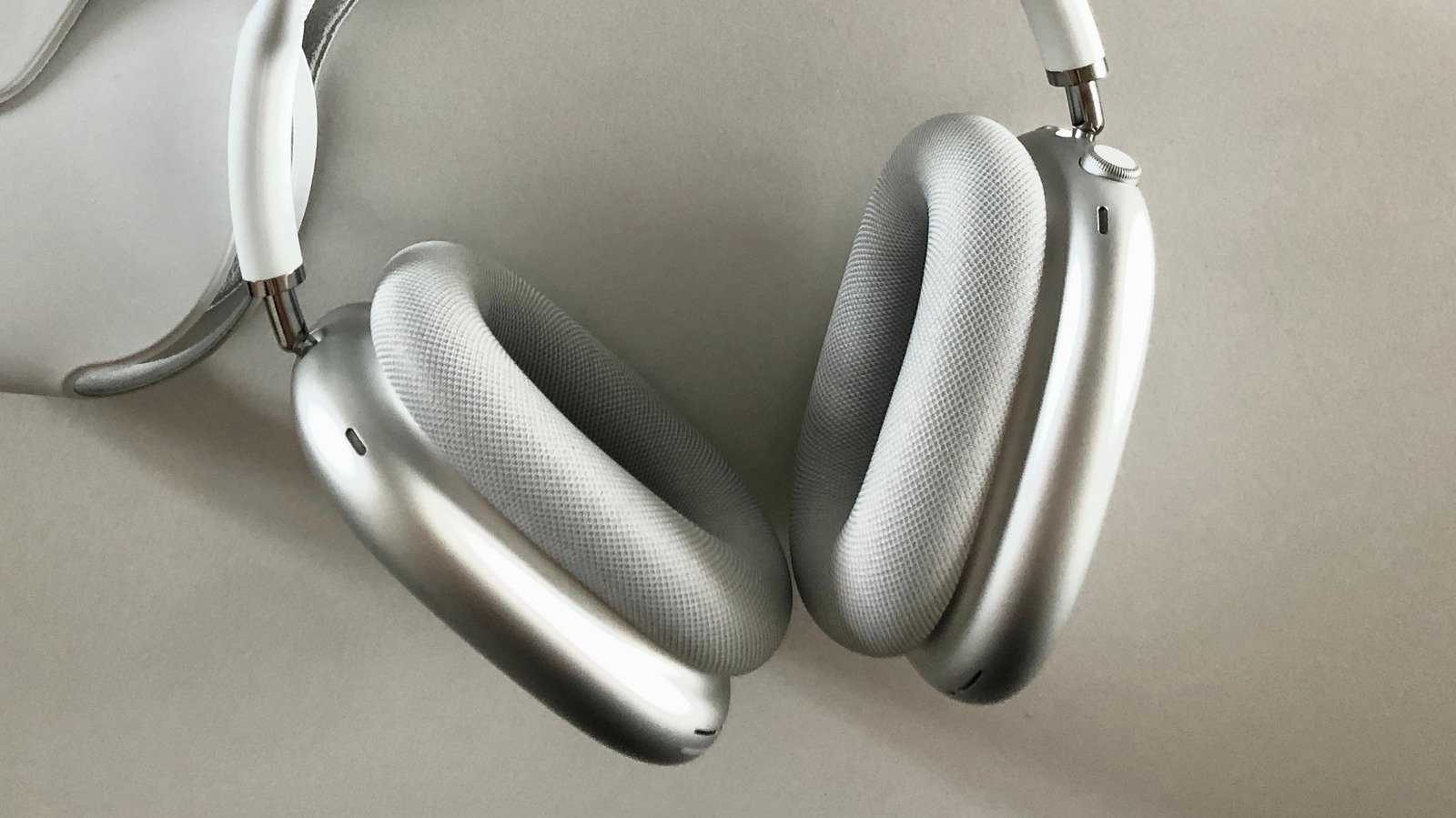 5 Hidden Features Every AirPods Max Owner Needs To Try