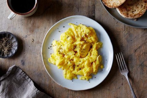Here’s Why You Should Put Cornstarch in Your Scrambled Eggs