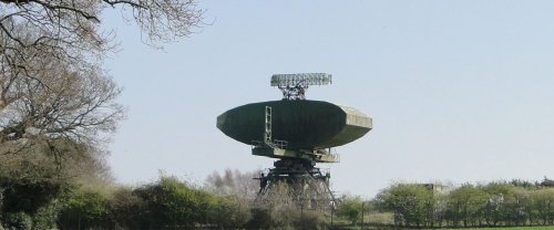 Un millionnaire britannique veut réactiver un radar géant pour trouver des ovnis