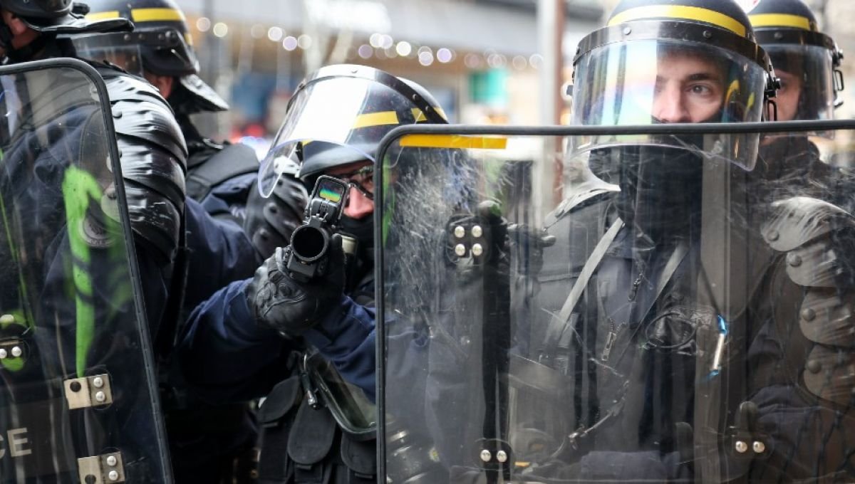 Violences en manifestations: faut-il repenser le maintien de l’ordre français?  - cover