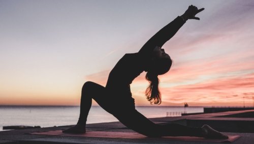 Le yoga améliore les symptômes anxiodépressifs et les performances cognitives