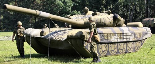 Pour tromper l'Ukraine, la Russie utilise des chars gonflables qui se sont dégonflés