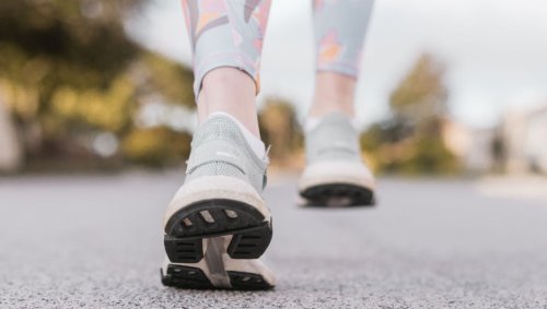 Marcher à reculons est (très) bénéfique pour la santé