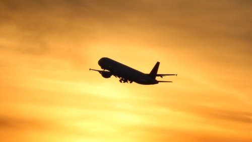 Pourquoi les avions semblent voler aussi lentement