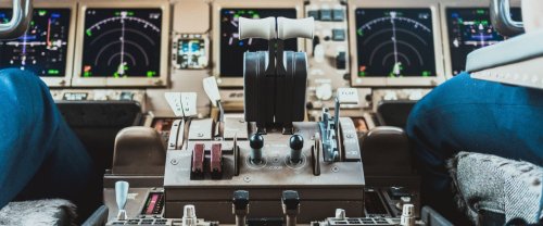 Exit le deuxième pilote: les compagnies aériennes veulent réduire leurs coûts