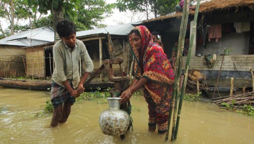 De sévères inondations au Bangladesh et en Inde font au moins 57 morts