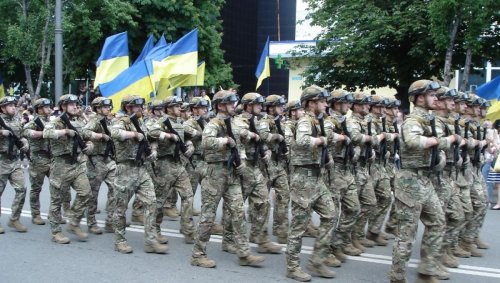 Pourquoi certains soldats ukrainiens s'affichent avec des symboles nazis