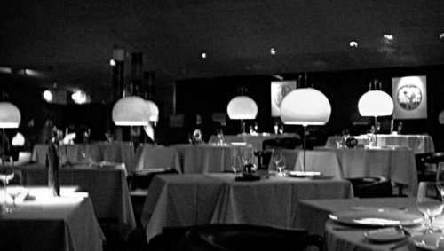 En France, au restaurant, quand tu ne manges pas de viande et que tu ne bois pas d'alcool, en fait tu ne manges pas