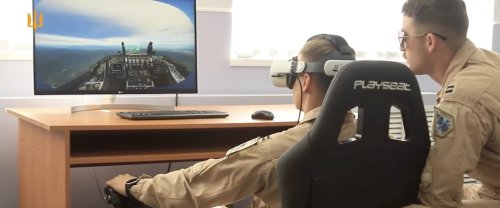 Les futurs pilotes ukrainiens de F-16 s'entraînent grâce à un très réaliste jeu vidéo… russe