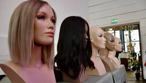 «Je n'accepte pas ma perte de cheveux, mais j'apprends à vivre avec»: des femmes atteintes d'alopécie témoignent