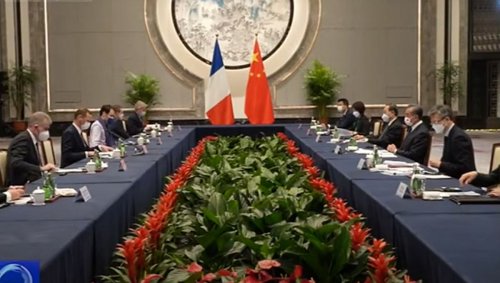 La rencontre diplomatique en toute discrétion de la France et de la Chine